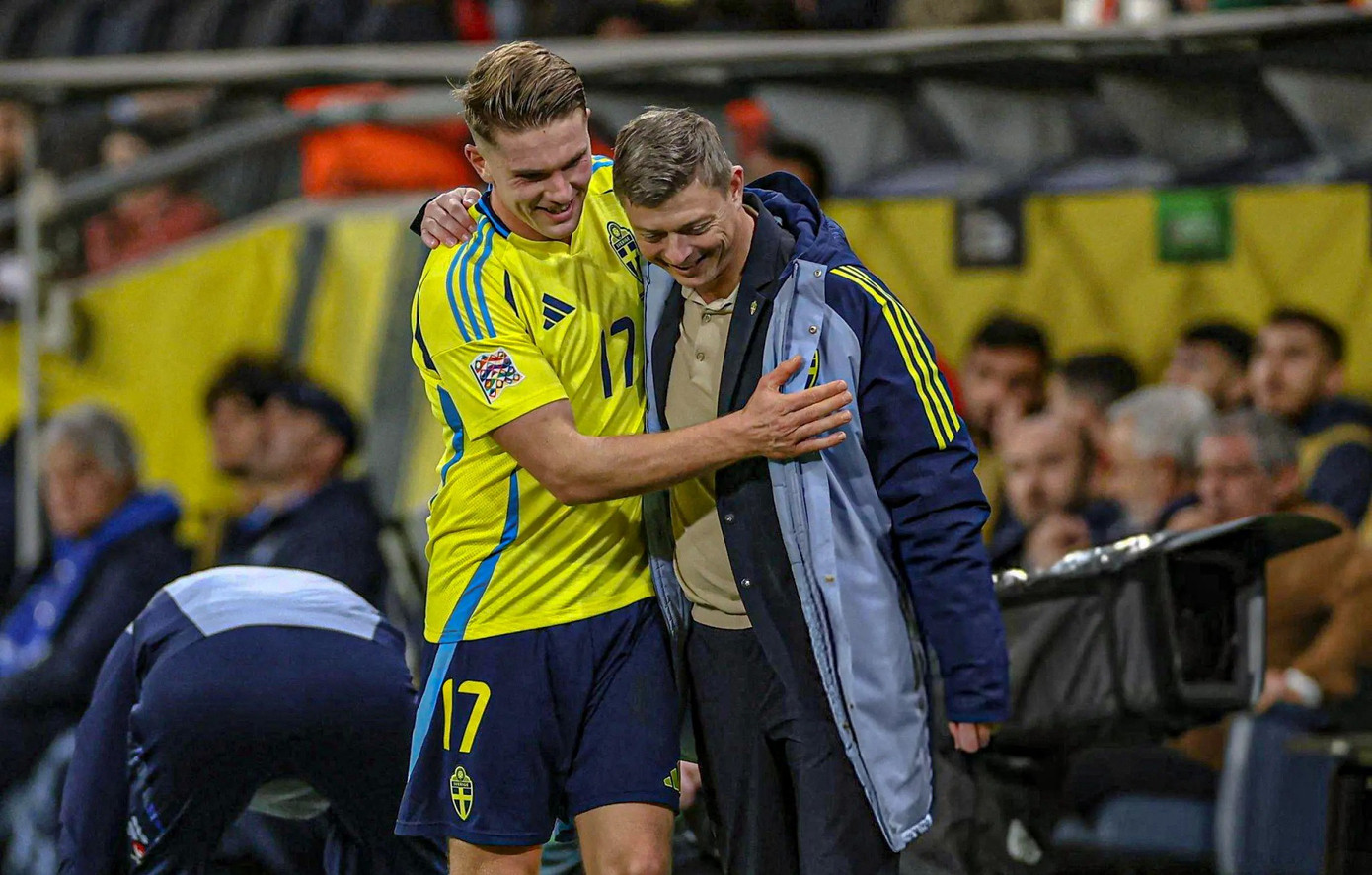 sweden-head-coach-jon-dahl-tomasson-with-viktor-gyokeres.jpg