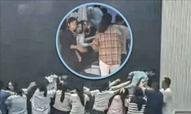 ‘Bài tập tội lỗi’: Trường học Trung Quốc bị chỉ trích vì để học sinh bước qua ‘cây cầu người’ của phụ huynh 