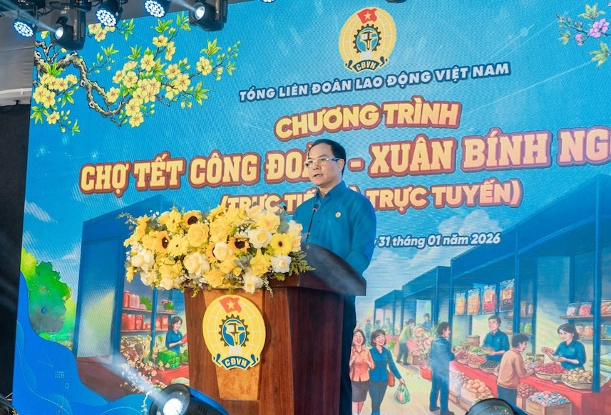 Chủ tịch Tổng LĐLĐ Việt Nam Nguyễn Đình Khang phát biểu khai mạc chương trình.