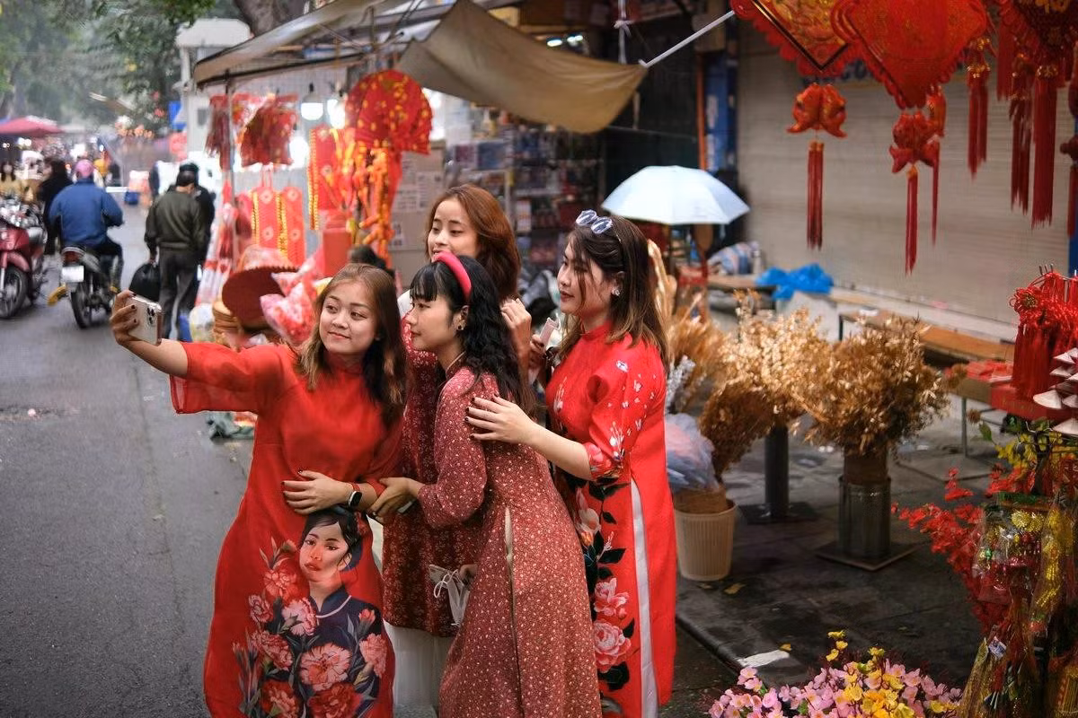 top-15-dia-diem-choi-tet-nguyen-dan-o-ha-noi-5afa8f1ab2b64a4a87f29b8c97f3c301.jpg