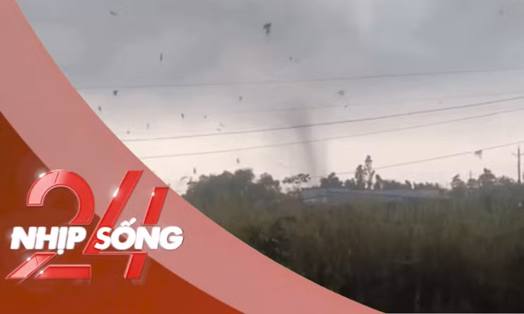 NHỊP SỐNG 24: Cảnh lốc xoáy quét qua, hàng chục mái nhà bị cuốn phăng