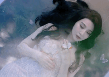 Phạm Băng Băng đẹp như tiên nữ khi mặc váy cô dâu ảnh 1