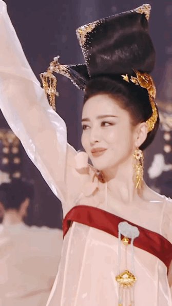 Mê mẩn màn múa đẹp say lòng của người đẹp Tân Cương Đồng Lệ Á ảnh 3