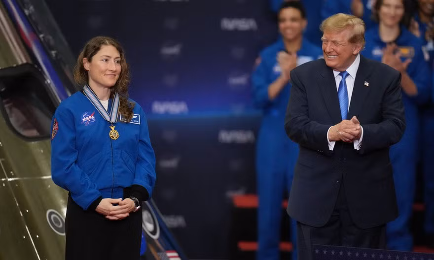 Tổng thống Trump ký sắc lệnh lập Học viện Không gian Mỹ, quyết không để vượt mặt trong cuộc đua vũ trụ