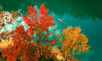 Ngỡ ngàng 'tấm gương xanh' giữa núi non Cao Bằng 