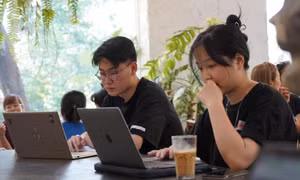 Thay vì cố tìm việc không bị AI thay thế, nên nâng cao năng lực và khả năng thích nghi