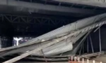 Mái che hầm sông Sài Gòn bỗng dưng đổ sập đè trúng người đi đường