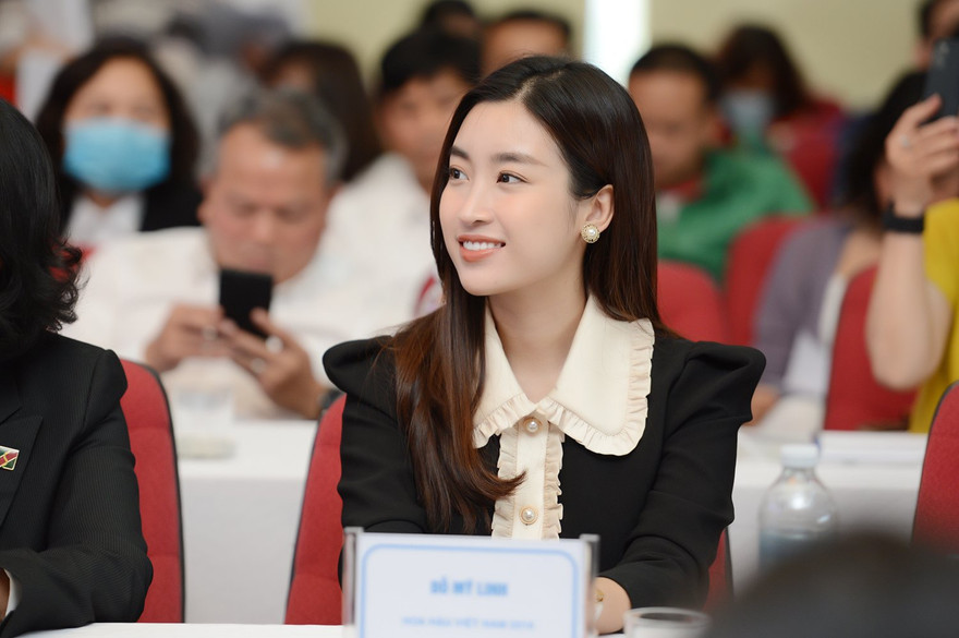 Hoa hậu Đỗ Mỹ Linh tại Giải Vô địch quốc gia Marathon và cự ly dài báo Tiền Phong chiều 9/3. Ảnh: Dương Triều.