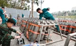 Trận địa pháo hoa bên Hồ Gươm sẵn sàng khai hỏa đón Giao thừa
