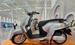 Cận cảnh mẫu xe máy điện đầu bảng mới của Yadea