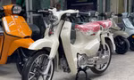 Honda Super Cub bản đặc biệt rao bán giá gấp đôi SH125i