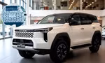 Toyota Fortuner đời mới lần đầu lộ diện trên phố