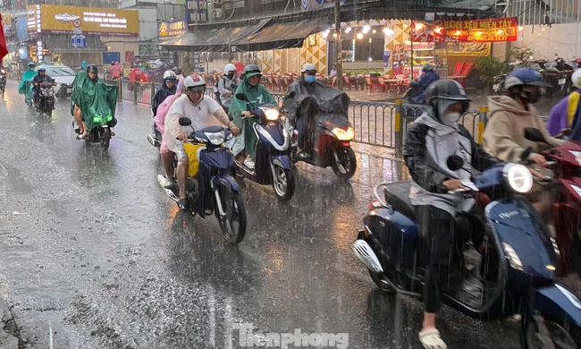 Mưa dông gia tăng ở TPHCM từ cuối tuần