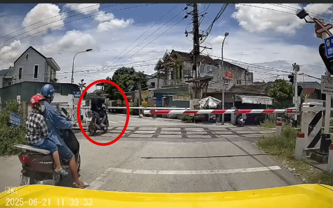 (Ảnh cắt từ camera giao thông) (Ảnh cắt từ camera giao thông)