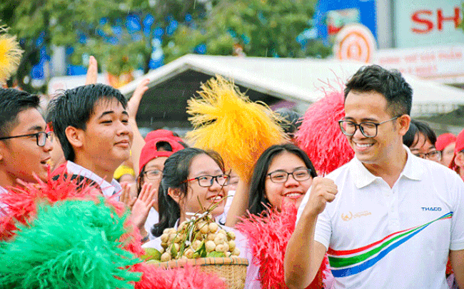 MC Đức Bảo tại điểm cầu Cần Thơ trong Chung kết Đường Lên Đỉnh Olympia 2019. (Ảnh: Báo Cần Thơ online) MC Đức Bảo tại điểm cầu Cần Thơ trong Chung kết Đường Lên Đỉnh Olympia 2019. (Ảnh: Báo Cần Thơ online)