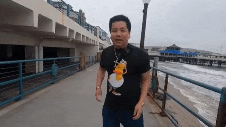 Khoa Pug đã bỏ ra một số tiền "khủng" để làm phẫu thuật kéo dài chân. Khoa Pug đã bỏ ra một số tiền "khủng" để làm phẫu thuật kéo dài chân.