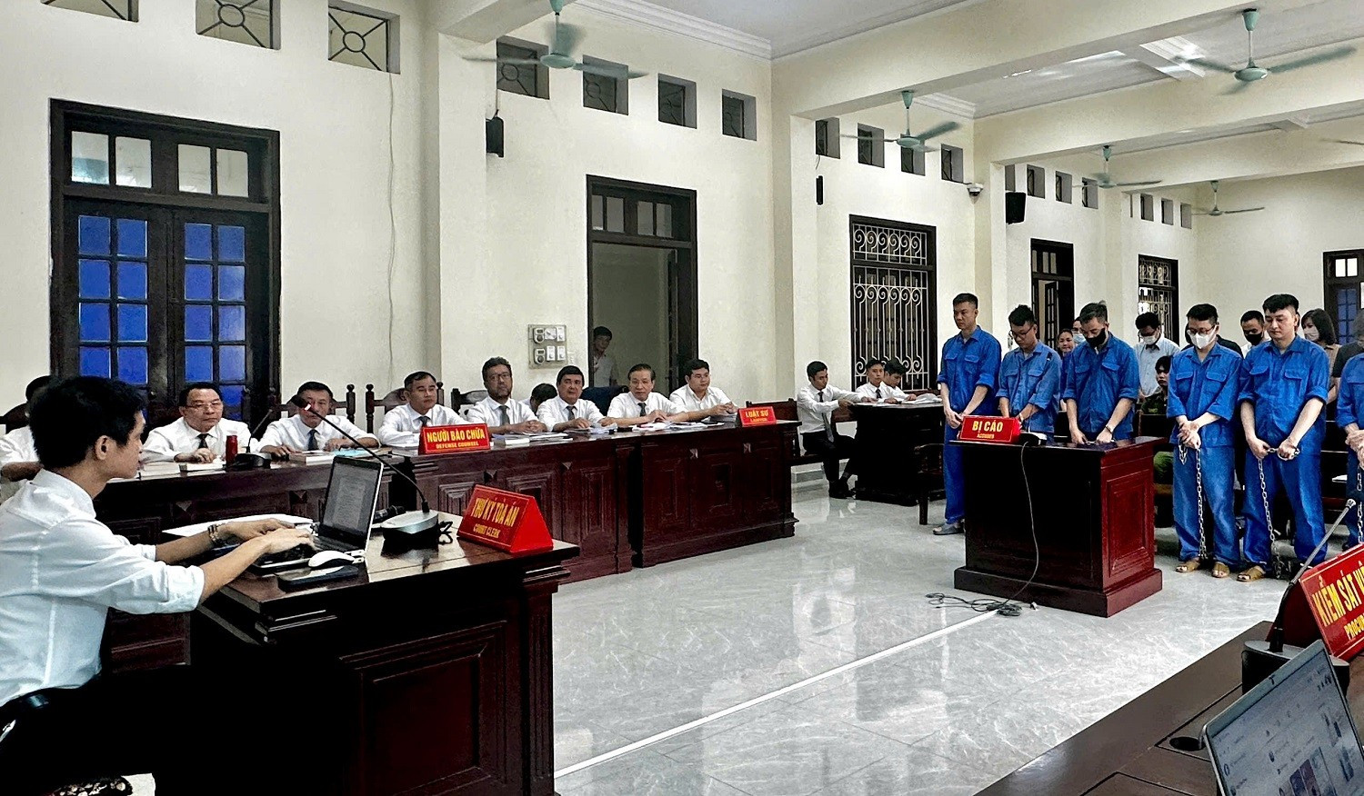 14 cựu cán bộ Hải quan Hải Phòng lĩnh án vì 'tiếp tay' cho buôn lậu