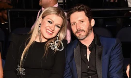 Chồng cũ qua đời vì ung thư, Kelly Clarkson hoãn chuyến lưu diễn tháng 8 