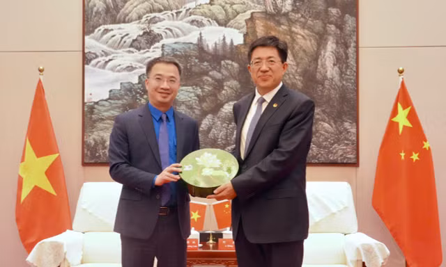 Anh Nguyễn Tường Lâm gặp xã giao Bí thư thứ nhất T.Ư Đoàn TNCS Trung Quốc