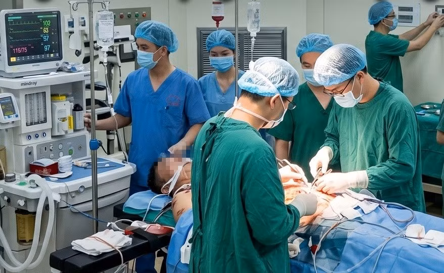 Đại phẫu cứu người đàn ông bị 'hỏng súng, mất đạn' do tai nạn giao thông 