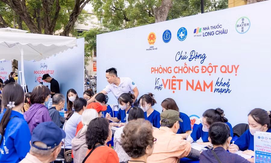 Ngăn chặn vấn nạn 'bà hàng xóm' chữa bệnh thay bác sĩ