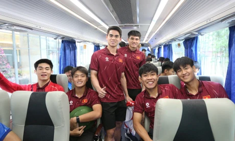 Trở về sau chiến thắng ngoạn mục, các cầu thủ U22 Việt Nam không thể ngủ vì sung sướng
