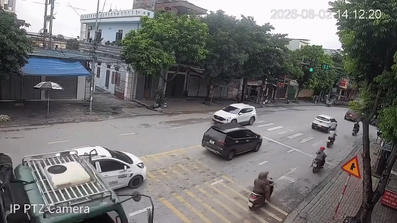 Clip: Xe ben vượt ẩu gây tai nạn cho người đi xe máy