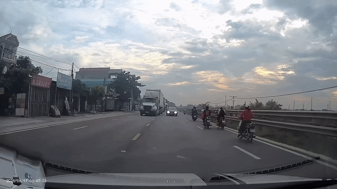 Clip: Ô tô con lấn làn sát xe tải dẫn tới va chạm