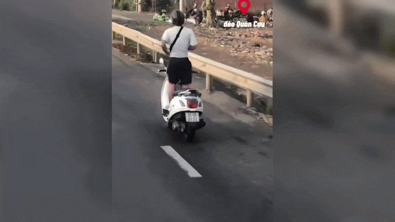 Clip: Thanh niên lái xe máy buông 2 tay trên đường đèo