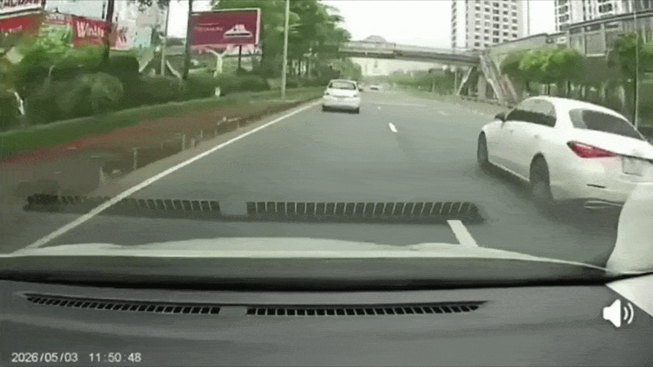 Clip: Cụ ông lái xe đạp tạt đầu 3 ô tô