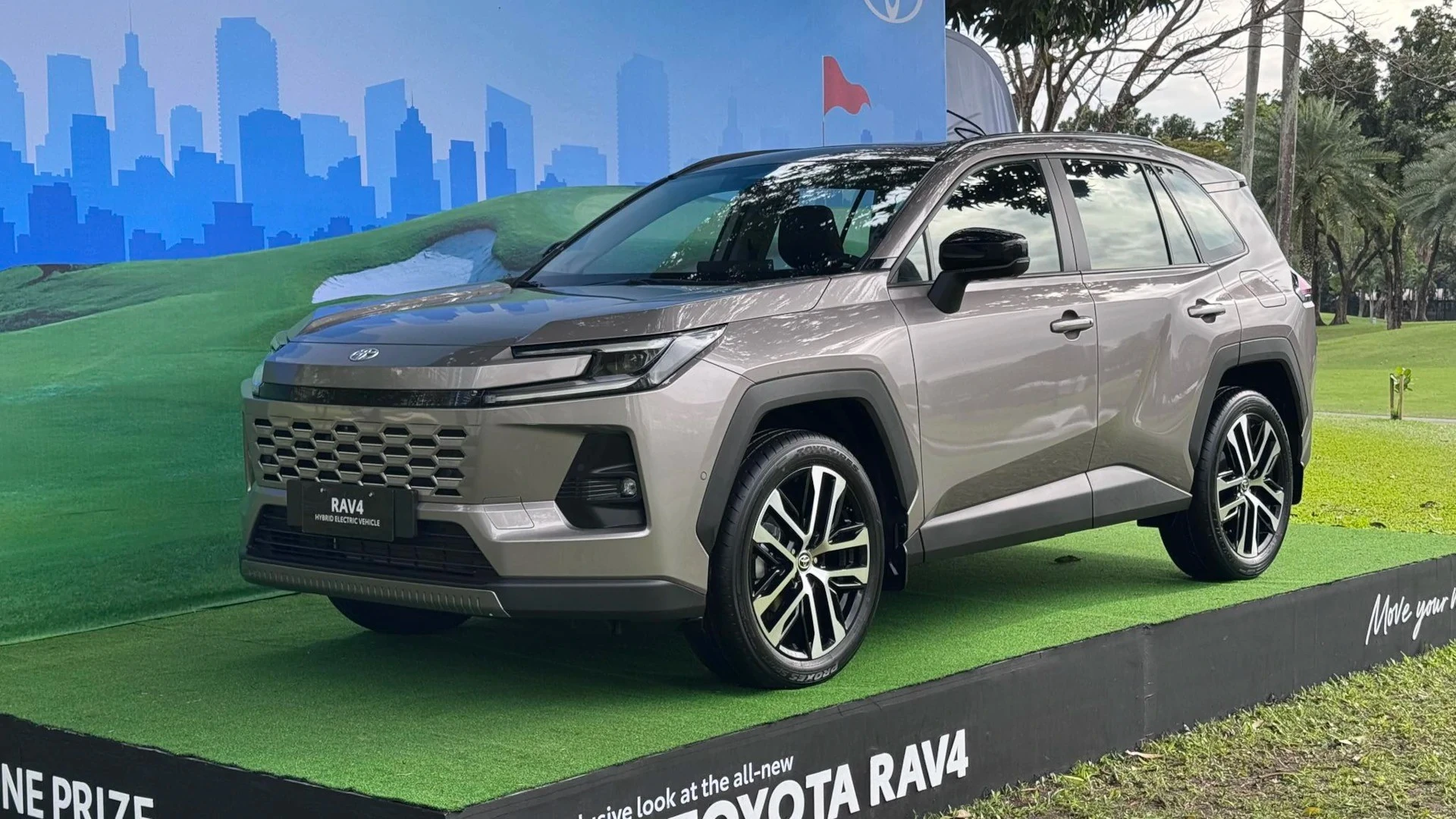 Toyota RAV4 thế hệ mới lộ diện tại Philippines, thiết kế hiện đại hòa nhập xu hướng điện hóa