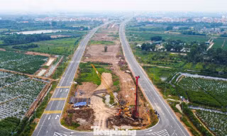 Cận cảnh 15 km đường song hành Vành đai 4 qua Hà Nội vừa thông xe kỹ thuật