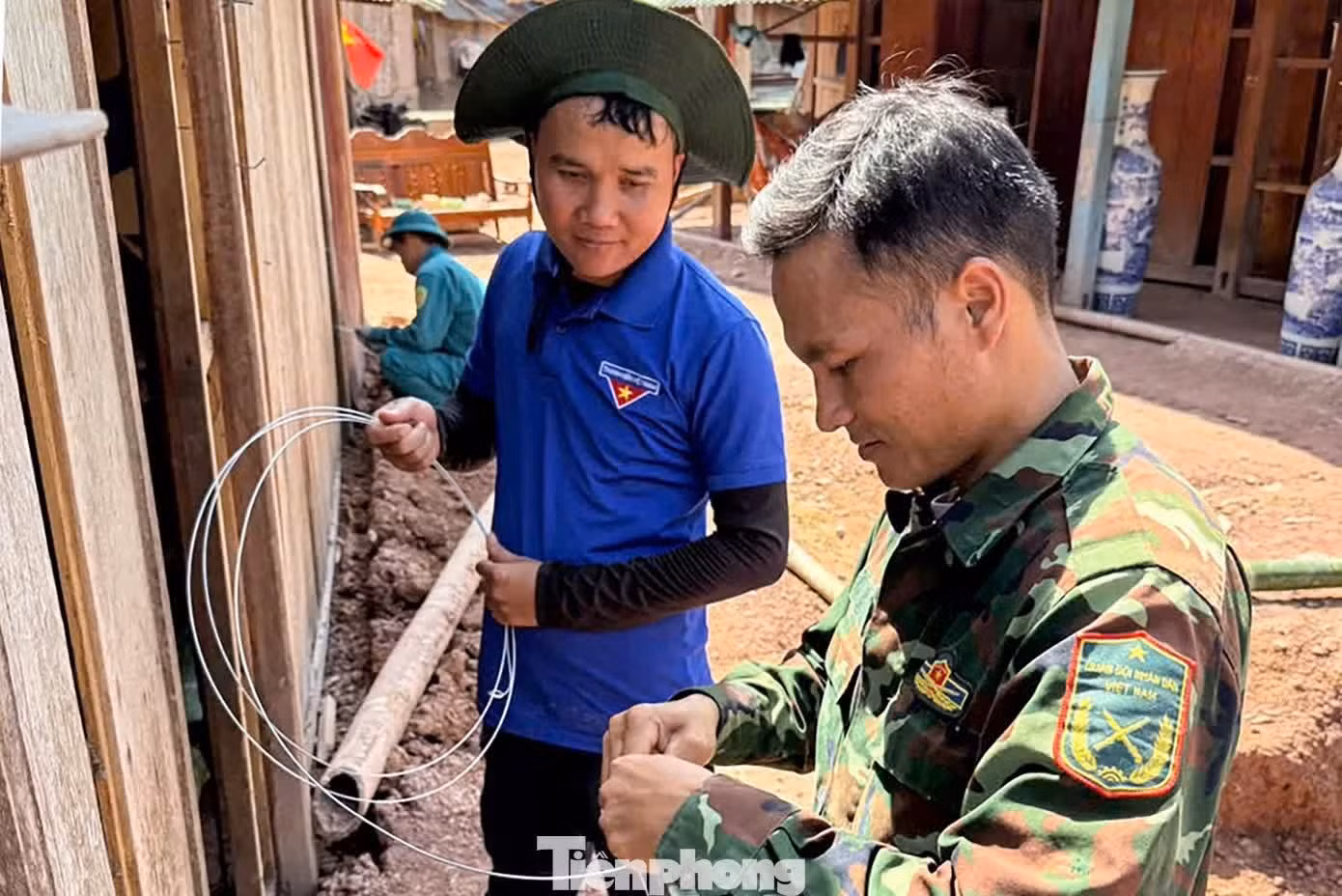 than-den-ao-xanh-doi-nha-8.jpg