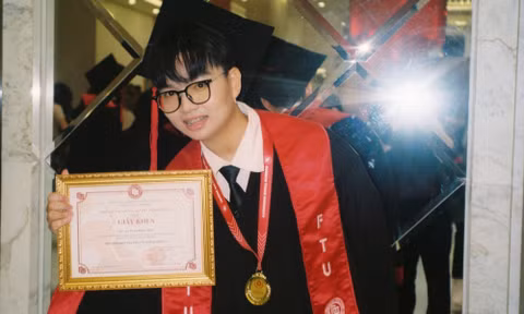 Thủ khoa đầu tiên ngành Truyền thông Marketing tích hợp: 'Không một con đường hoàn hảo, chỉ biết điều gì có ý nghĩa'
