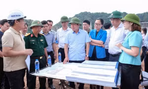 Phó Thủ tướng Lê Tiến Châu kiểm tra tiến độ xây dựng 3 trường nội trú tại Cao Bằng