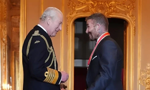 Vua Charles trao tước hiệp sĩ cho Beckham