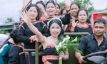 Cô dâu Ê Đê rước rể bằng công nông, rộn ràng cả buôn làng