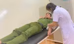 Thượng úy Trần Quảng Đại, cán bộ Công an xã Hương Xuân hiến máu cứu sản phụ.