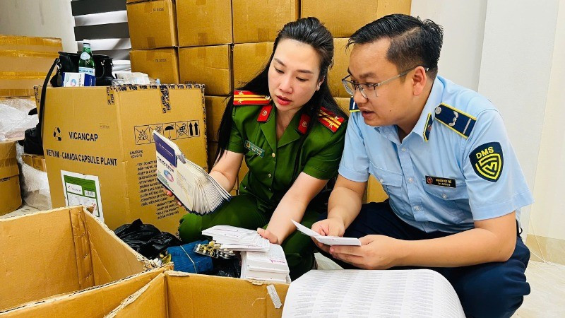 Cơ quan chức năng kiểm tra, xử lý TPCN giả, kém chất lượng. z6608403857639-0bb389519376ec1f1ff05cf325c4b578-2463-9255-34-300.jpg