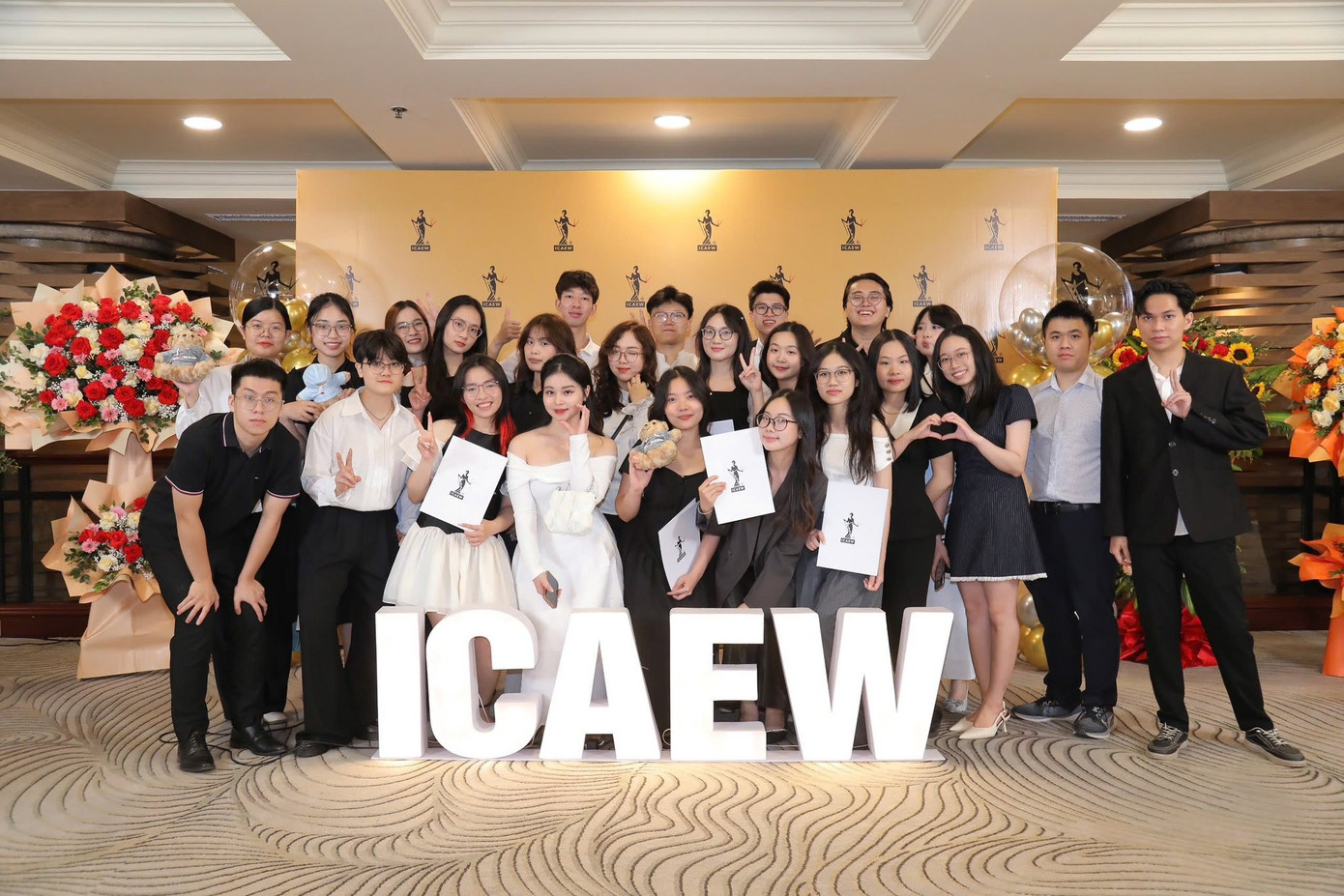 និស្សិត NEU K63-CFAB5 នៅ ICAEW CFAB ពិធីបញ្ចប់ការសិក្សា anh-3-1465.jpg