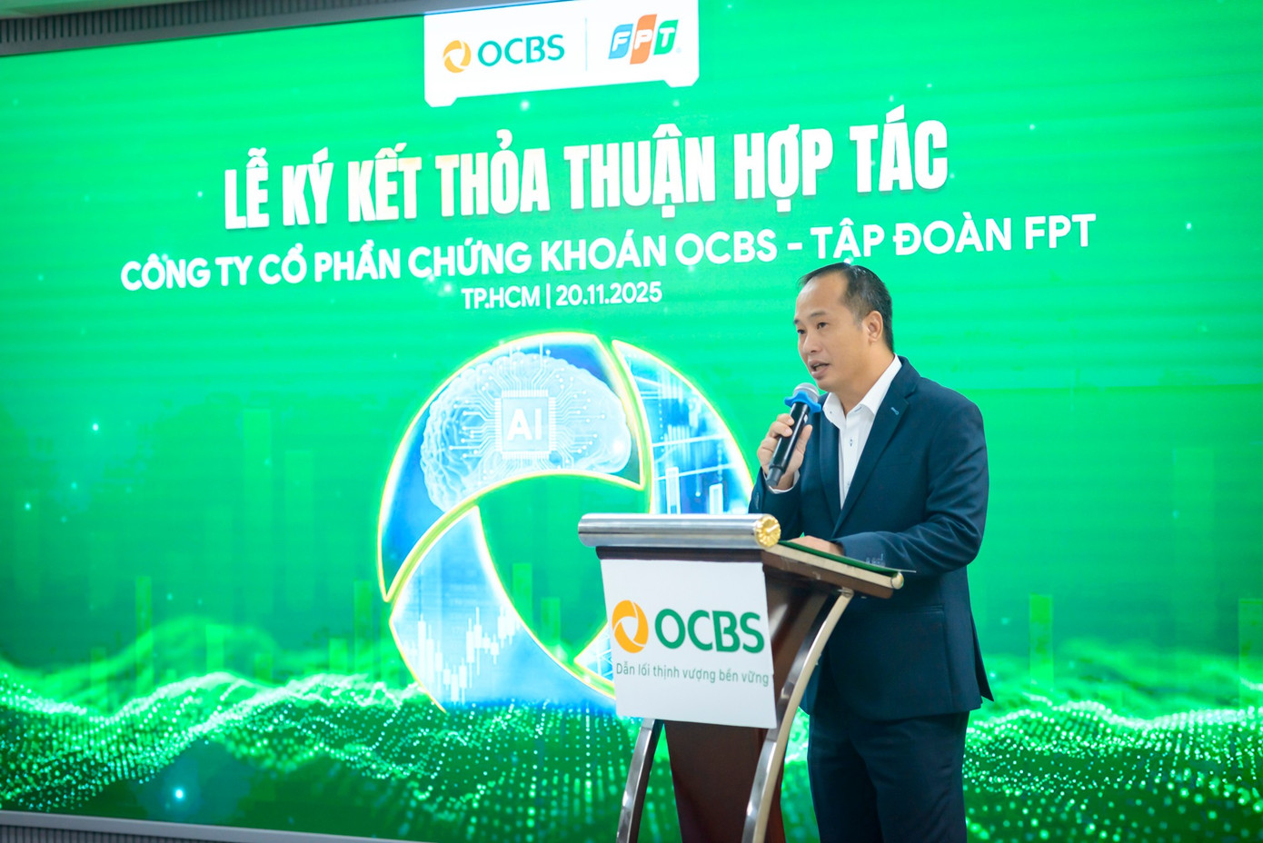 anh-3-dai-dien-ocbs-ong-nguyen-tien-lam-ky-vong-hop-tac-voi-fpt-se-tro-thanh-nen-tang-giup-ocbc-tang-toc-hanh-trinh-chuyen-doi-so.jpg