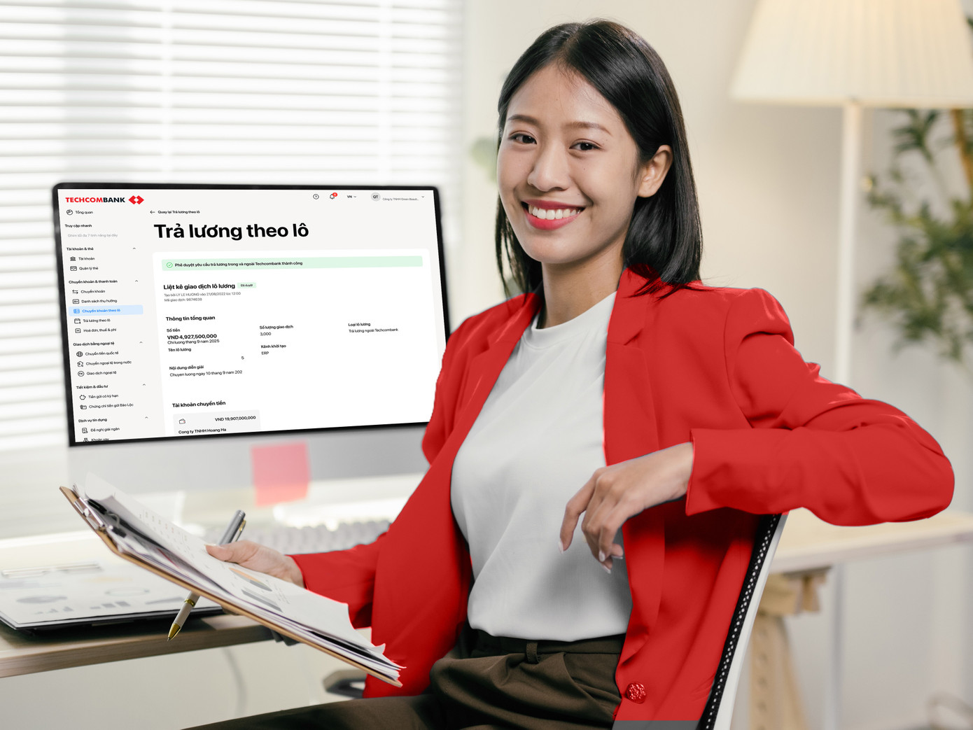 Techcombank Business giúp doanh nghiệp xử lý lên đến 3.000 giao dịch nội bộ và 1.500 giao dịch bên ngoài chỉ trong một lần, mọi lúc mọi nơi. hinh-2.jpg
