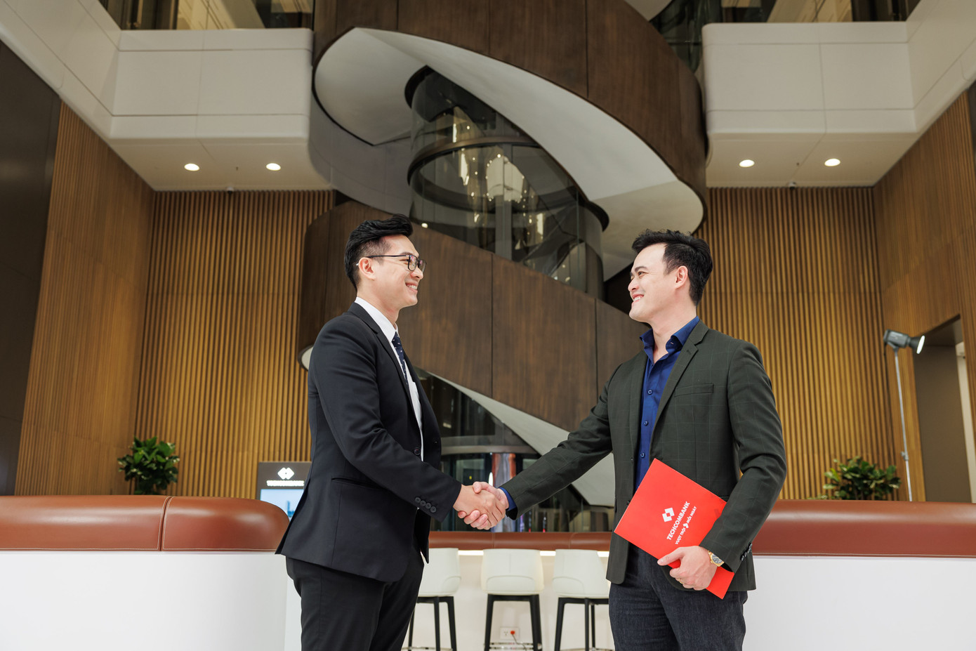 Giải pháp thanh toán lương của Techcombank giúp doanh nghiệp tối ưu hiệu quả vận hành và giữ chân nhân tài. hinh-1.jpg