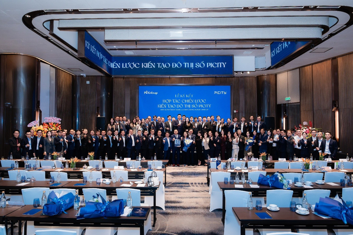 Sự kiện Ký kết đối tác chiến lược Đô thị số Picity quy tụ hơn 40 đại lý phân phối hàng đầu thị trường. image003.jpg