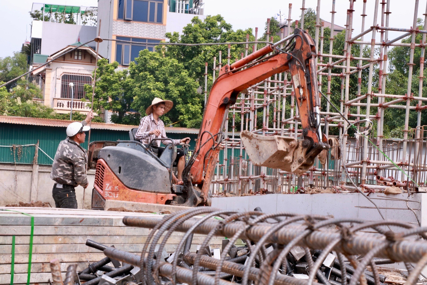 Đẩy nhanh tiến độ hoàn thiện công trình z6812559892087-076d42ab8dc9d5d33a795b3e82b531fe.jpg