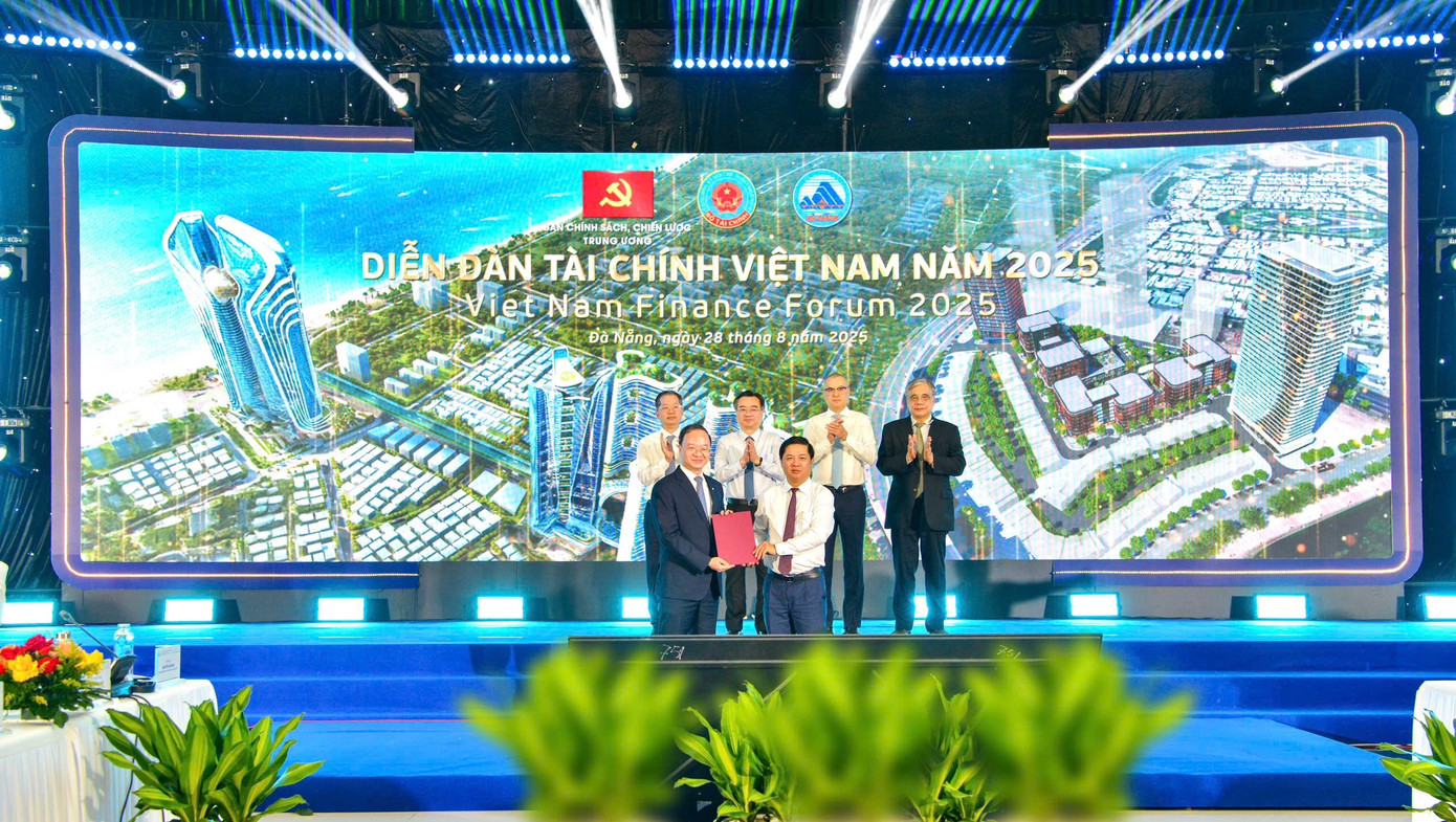 2025082-vcb-va-ubnd-da-nang-hop-tac-phat-trien-dich-vu-tai-tt-tai-chinh-quoc-te-vn-1.jpg