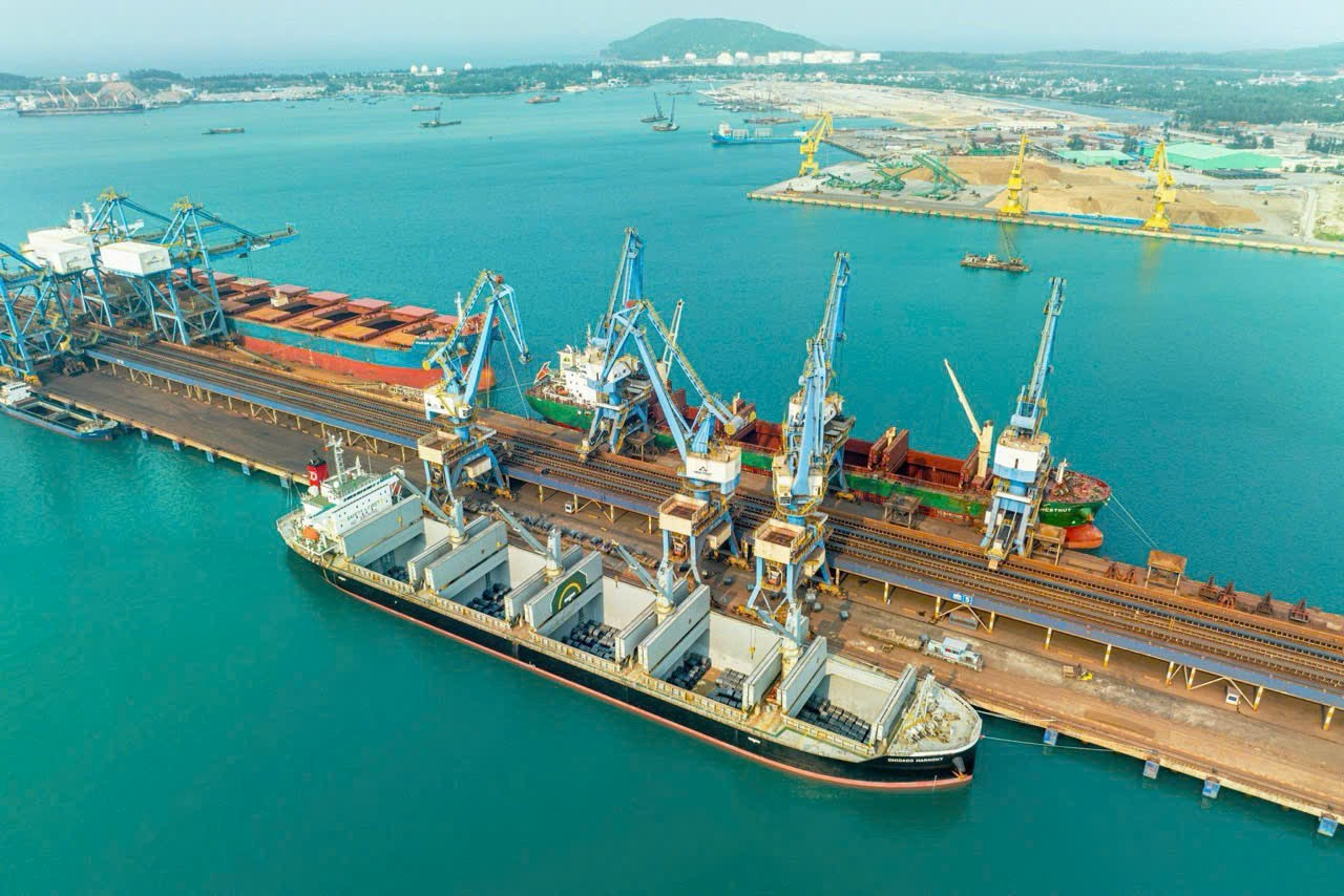 Cảng biển nước sâu ở KKT Dung Quất anh-1.jpg