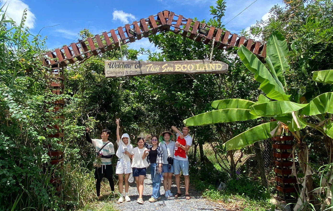 anh-khach-du-lich-trai-nghiem-tai-ecoland.jpg