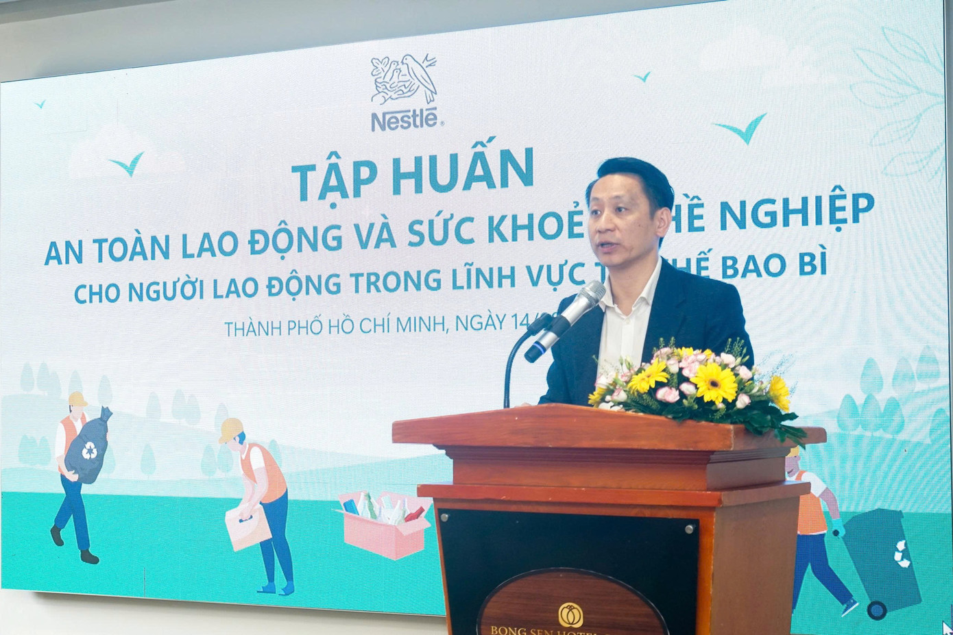 ong-khuat-quang-hung-pho-tong-giam-doc-phu-trach-doi-ngoai-va-truyen-thong-cong-ty-nestle-viet-nam-phat-bieu-khai-mac-chuong-trinh.jpg