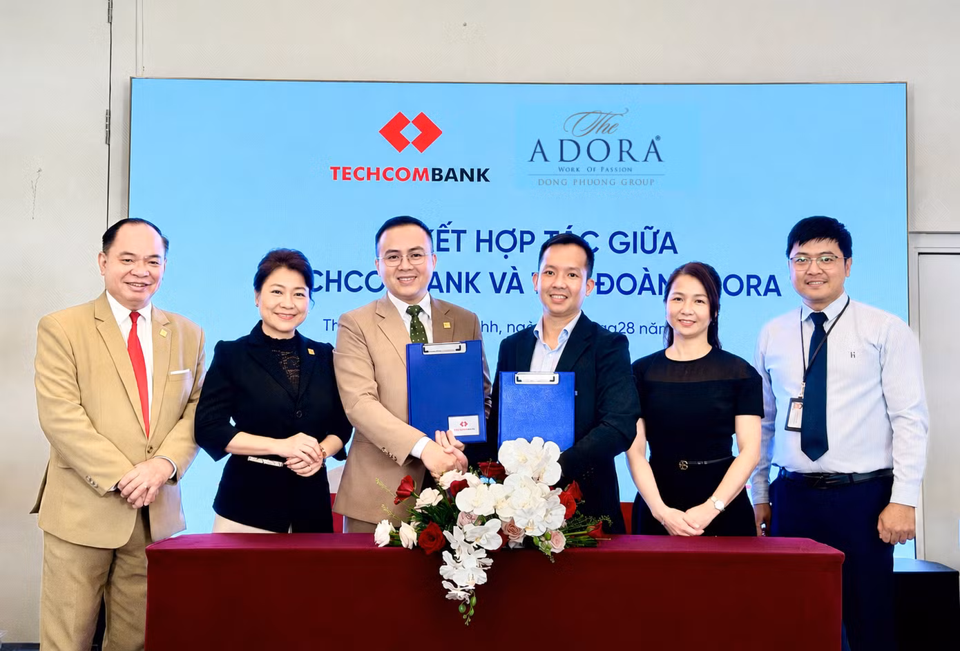 tap-doan-adora-va-techcombank-ki-ket-hop-tac-chien-luoc.png